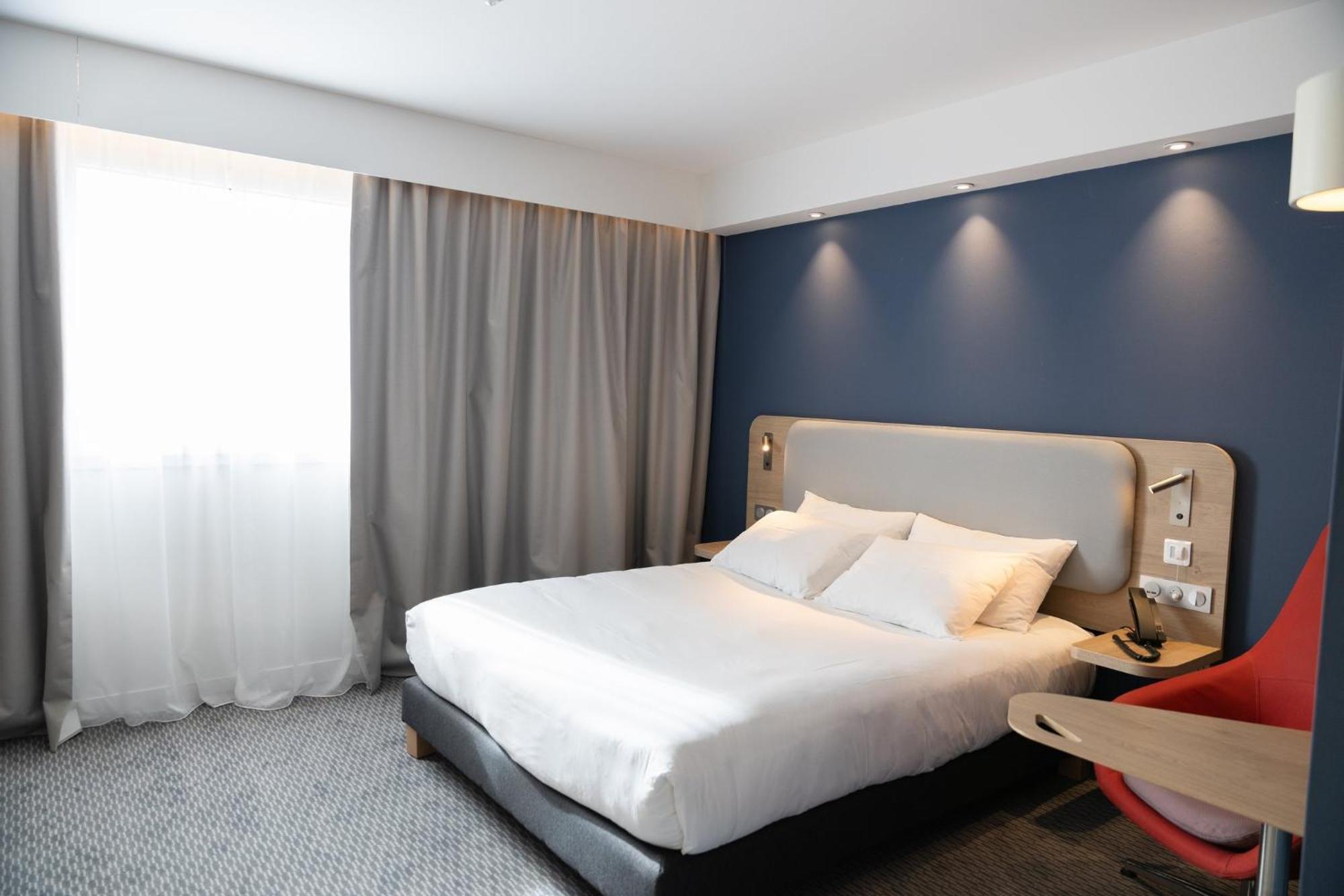 Holiday Inn Express Caen Epron By Ihg Exterior photo